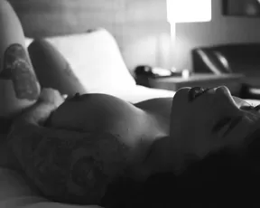 saffron hotel noir show premium manyvids liveporn livesex1