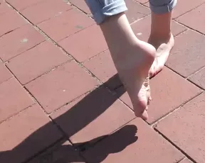 Karolinka barefoot the city 1080p hd show premium liveporn livesex