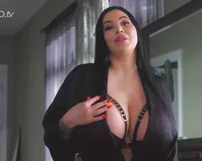 KORINA KOVA - futurama mommy