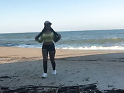 Pinupbaby sucking & fucking on the beach show porno video