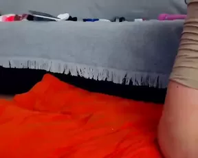 Hot thing is shaking her ass