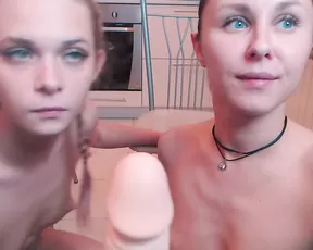 Lizzza_elf Chaturbate lesbian strapon sex live cam video