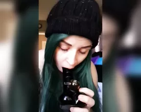 Tinytonitv dick bong suck & smoke show liveporn video
