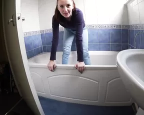 Sophia smith jeans and pee show premium liveporn livesex1