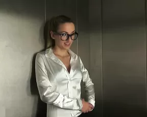 SeXXygirl 1691171-der-sex-kick-im-fahrstuhl show premium liveporn livesex