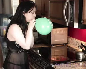ValyrieLutka balloons b2p bed and over hot burner show premium liveporn livesex1