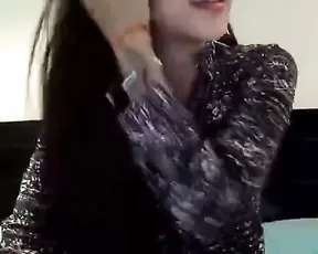 Hottie does a blow job