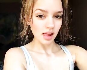 Mary Moody licks her lips premium free cam snapchat & manyvids liveporn livesex