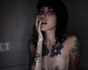 Skulliee glimmer piercings vibrator tattoos liveporn video manyvids
