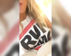 Alexis Adams eats cereal premium free cam snapchat & manyvids porn videos