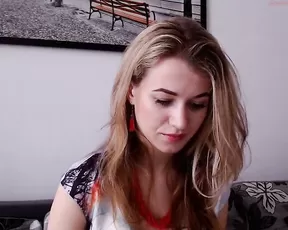 Oneladyinred MFC nude cams