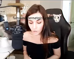 Alinity Shows bare ass on stream Twitch streamer XXX Premium Porn