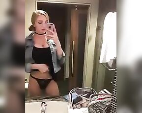 Kendra Sunderland lifts up her dress premium free cam snapchat & manyvids porn livesex1