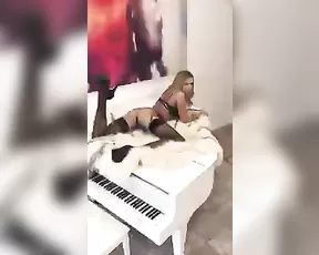 Tiffany Watson shakes ass on piano premium free cam snapchat & manyvids porn videos