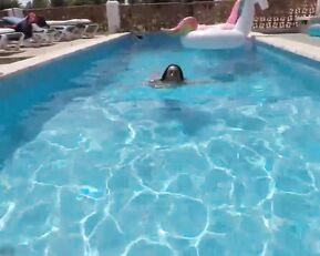 ItsMe_Maria Ibiza Pool Cum Cam & Premium Free Porn Videos