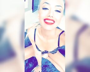 Gwen Singer blue dildo masturbation red lips snapchat free