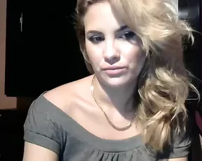 Hottie rides a big pecker