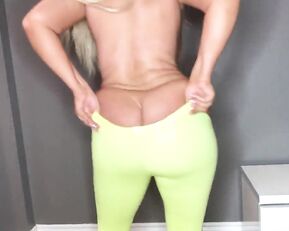 Diana Alwaters Who else loves when girls wear yoga pants - onlyfans free porn