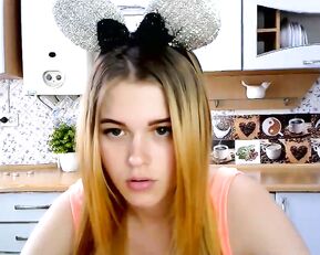 Charming___ MFC apple eating & dance nude cam porn livesex