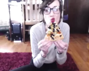Lexi Doll Face eat pizza with ManyVids Free Porn Videos