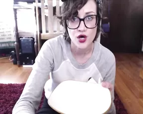 Lexi Doll Face eat pizza with ManyVids Free Porn Videos