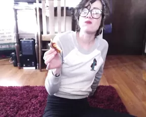 Lexi Doll Face eat pizza with ManyVids Free Porn Videos