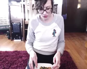 Lexi Doll Face eat pizza with ManyVids Free Porn Videos