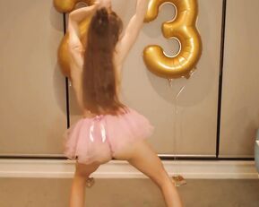 MissAlice_94 Booty Shaking on my Birthday - Skinny Camgirl Dances MFC