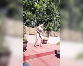 Applegate Pissing outdoors - onlyfans free porn
