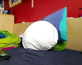 Two people are on the bed, fucking