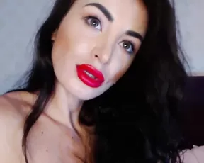 Q_U_E_E_N aka HOTTIEGIULY MFC nude cam porn videos