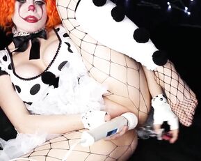 Scarlettfoxplay clit tittywise the squirting clown amateur size