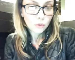 Sparklelulu masturbates in public