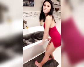 Kourtney Kash bathtub show water orgasm snapchat free