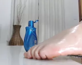 Misssweetteen tease legs ManyVids Free Porn Video