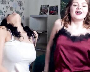 Jessica_2000 lesbian couple kissing & showing boobs Chaturbate vid