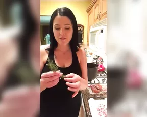 Chippy Lipton kitchen pussy finger ManyVids Free Porn Vid