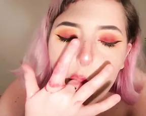 Preciovs Princesss Messy fingering suck - onlyfans free porn