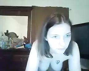 Hot thing plugs her ass
