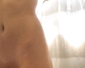 Thesilvermoon close up shower butt – amateur butt worship, 18 & 19 yrs old