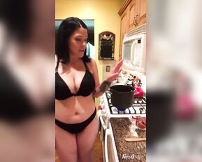 Chippy Lipton kitchen undressing pussy finger - onlyfans free porn
