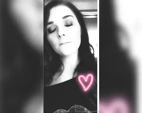 Themistresskatya good_boys_and_gurls_sent_me_a_valentine_s_love_note_today._they_expressed_their_love_and_g xxx onlyfans porn livesex1