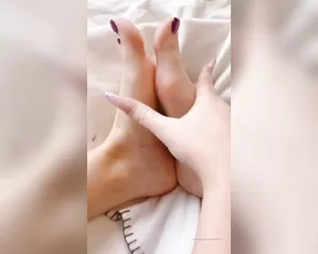 Goddesslucie_x listen as i explain exactly how fucking good my fee xxx onlyfans porn livesex1