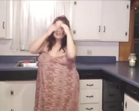 Honey BunTV BBW Kitchen Striptease and Cum | ManyVids Free Porn Videos