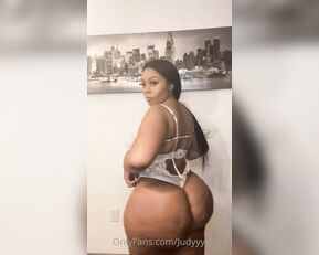 iwantjudyyy_Come grab this ass if you squeeze it right it make my pussy wet_25363977 show chat live porn