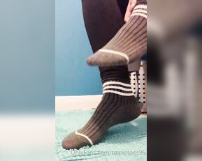 goddessgaia95 taking off my dirty smelly work socks before my bath show chat live porn