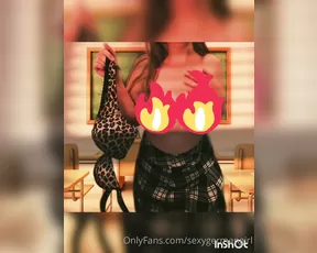 sexygermangirl 29 10 2020 FREE asmr whispered naughty story with slideshow show chat live porn