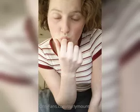 curlymountaingirl Do you like finger sucking show chat live porn