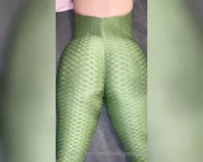 mrsnikkigoddess watch me get massaged and touched everywhere sexy booty bouncing legs spread unlock th show chat live porn