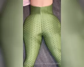 mrsnikkigoddess watch me get massaged and touched everywhere sexy booty bouncing legs spread unlock th show chat live porn